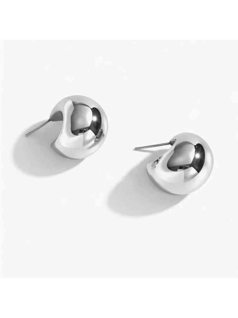 New! Silver Crescent Bulb Lightweight Earrings (1033) NWOT